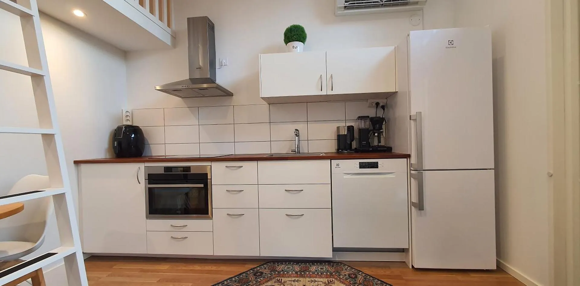 Smakfullt Attefallshus Med Stort Loft Naera Naturen Στοκχόλμη Σουηδία