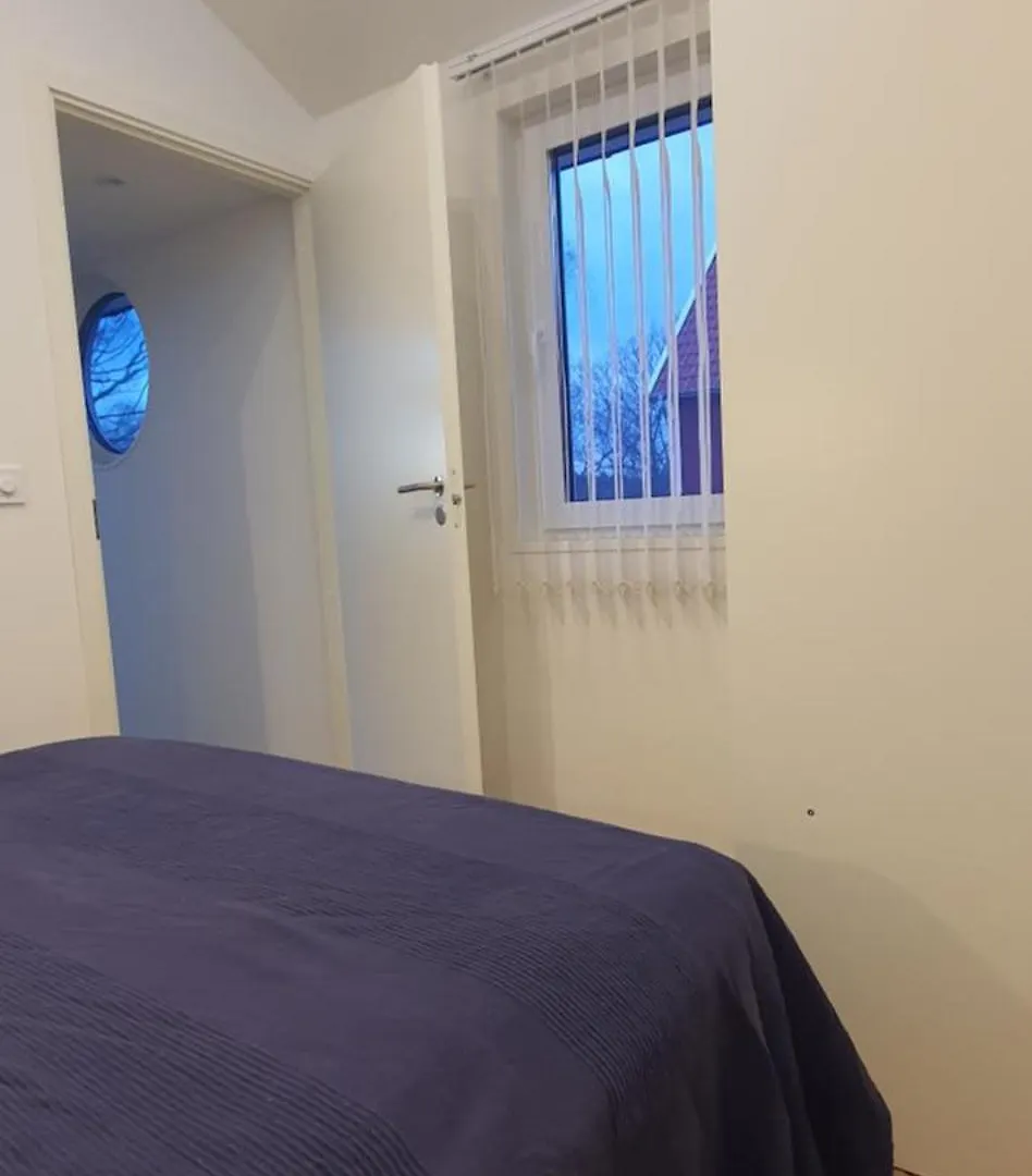 Διαμέρισμα Smakfullt Attefallshus Med Stort Loft Naera Naturen Στοκχόλμη